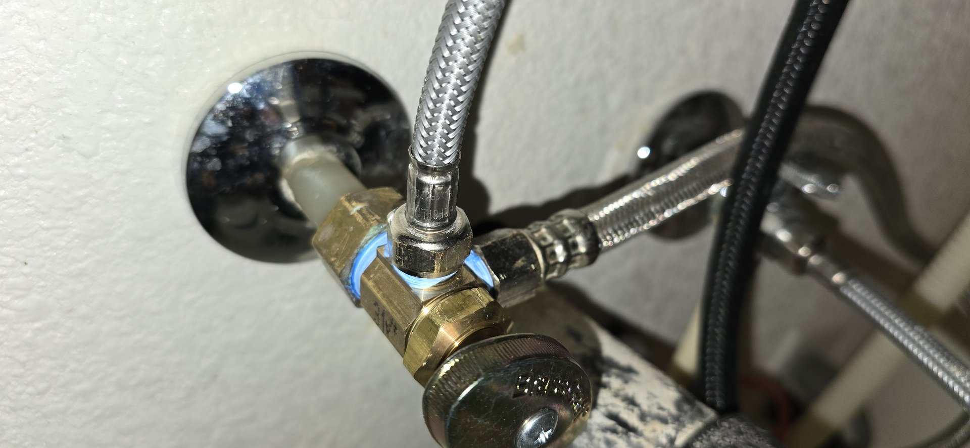 kitchen_sink_replaced_old_angle_valves.jpg